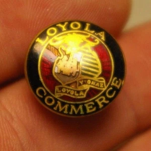 VINTAGE CANADIAN 'LOYOLA COLLEGE OF COMMERCE' 'MONTREAL' ENAMEL METAL PIN - Picture 1 of 9