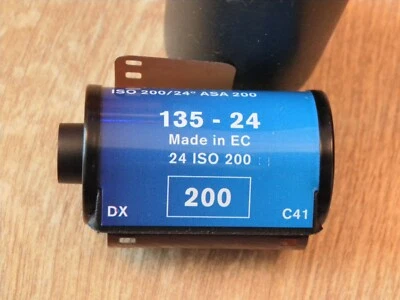 Película vintage ISO 200/24 ASA 200 135mm para cámara SLR sin usar. Foto 1 de 3