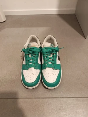 Nike Dunk Low Retro Sneakers per Uomo - Bianche Nere e Verdi, EU 41 - Immagine 1 di 4