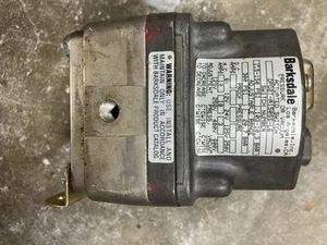 Barksdale pressure or vacuum actuated switch - Picture 1 of 2