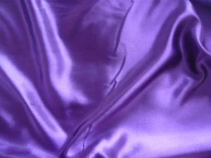 Tessuto/materiale raso 100% poliestere viola - larghezza 150 cm - 1 metro intero - Foto 1 di 1