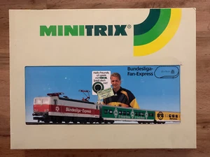 Minitrix Startpackung 11082 Bundesliga-Fan-Express BVB, FCN, Werder - Bild 1 von 9