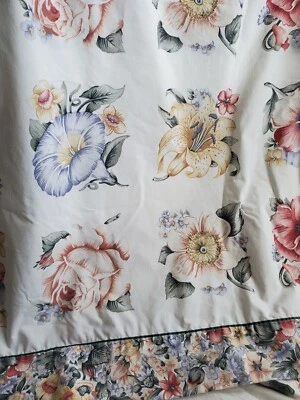 Wamsutta Supercale plus Queen flat sheet-large flower design plus 4 in border - Image 1 of 4