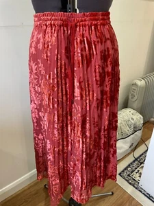 Ladies Whistles Harlow pleated skirt with silk Coral/pink Size medium/12 BNWT - Picture 1 of 6