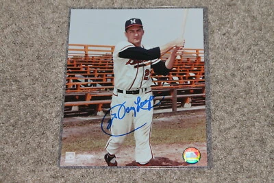 JOHNNY LOGAN AUTOGRAFIADO BRAVES 8X10 FOTO POSE 1 Foto 1 de 2