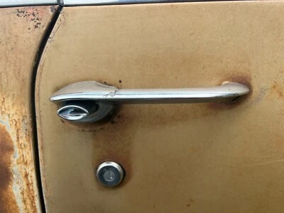 Oldsmobile Toronado 1967 manija de puerta exterior lateral del pasajero - delantera derecha Foto 1 de 3