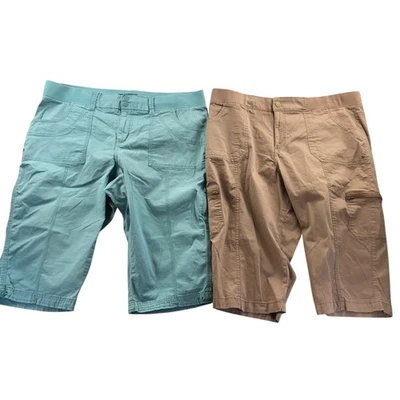 2 Lee Womens Cargo Shorts Size 18W Lot Of Two Pull On Stretch Casual Relaxed - Image 1 of 4
