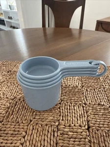 Vintage Rubbermaid Nesting Measuring Cups Blue 4 Pc Set 8315 Ring Servin Saver - Picture 1 of 22