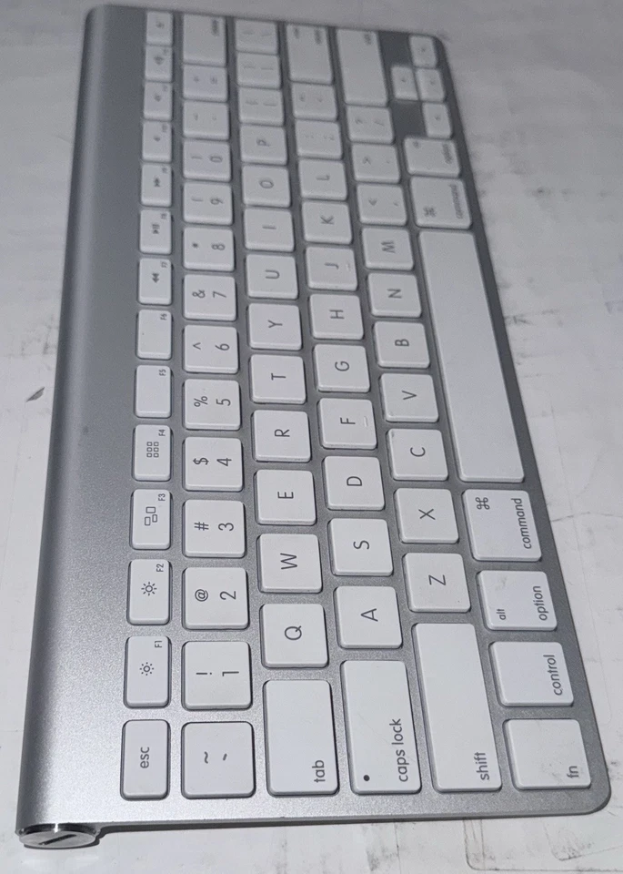 Apple A1314 Wireless Slim Keyboard Bluetooth Tested Working - Image 1 of 2