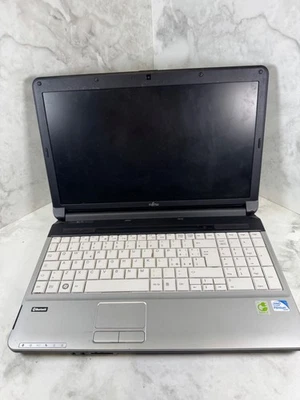 PC Portatile Fujitsu Lifebook A531 Intel Pentium 15.6” Windows - Immagine 1 di 4