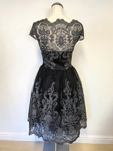 NEW CHI CHI LONDON BLACK SILVER LACE OVERLAY BOAT NECK FIT & FLARE DRESS SIZE 8 - Picture 1 of 4