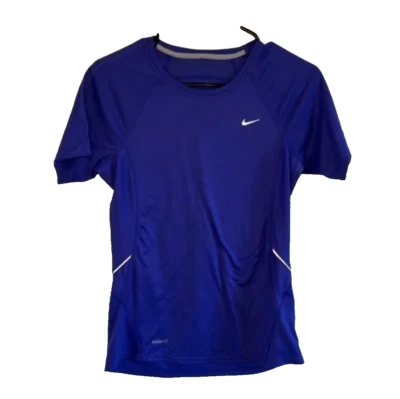 Camiseta para mujer Nike Dri Fit púrpura talla pequeña Foto 1 de 4