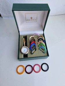 Gucci Damen Spangen Armbanduhr Quarz mit 15 farbigen Wechsel Lünetten + Etui - Bild 1 von 24