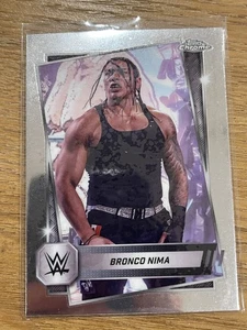 Tarjeta de lucha libre 2025 Topps cromada WWE #159 Bronco Nima refractor NXT - Imagen 1 de 2