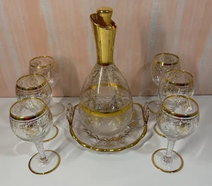 Jarra, bandeja y 6 vasos vintage firmados con adornos dorados - Imagen 1 de 10