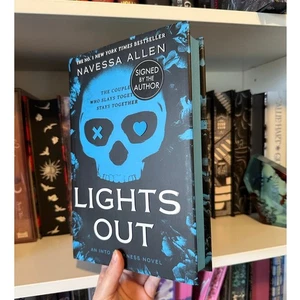Waterstones Signed SE Hardcover Lights Out By Navessa Allen  - Bild 1 von 8