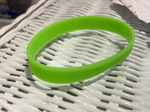 10 Fluorescent GREEN Sports Rubber Silicone Wristband Silicone Bracelets 8"L(V3) - Picture 1 of 4