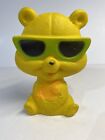 Poupée vinyle vintage mignon ours jaune caoutchouc Luv 1968 avec lunettes de soleil