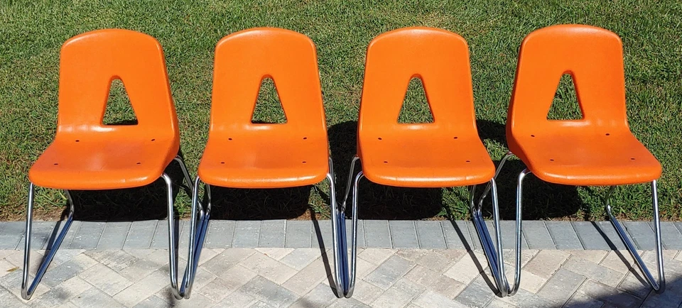 4 sillas apilables vintage de plástico moldeado Griggs (estilo Eames Herman Miller MCM) Foto 1 de 4