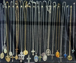 Riesiges Set Vintage katholisch religiös Kreuz Medaillen Halskette Kruzifix Halskette 20 - Bild 1 von 11