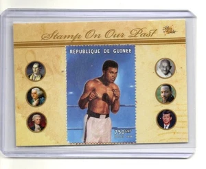 2024 Piezas del Pasado Muhammad Ali Sello Sobre Nuestro Pasado AUTÉNTICO SELLO RELIQUIA - Imagen 1 de 1