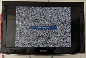 Samsung TV 37 inches screen with remote control - Picture 1 of 5