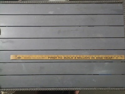 Chevrolet 1965 vintage palo conmemorativo de patio que celebra 3 millones de vehículos... Foto 1 de 3