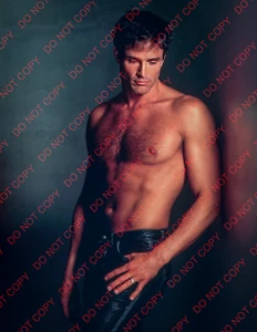 Lucky Vanous, barfüßig, haarig, Beefcake, Gay Interest, 8,5x11 Foto - Bild 1 von 1