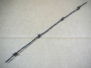 SHINNS 4-PT ARRETIERT AUF HERINGSKNOCHEN WIDERHAKEN auf gedrehtem Oval - antiker Stacheldraht - Bild 1 von 6