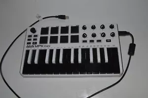 Akai Professional MPK Mini Play MK3 Portable 25-Key Keyboard (TGS8) - Picture 1 of 4