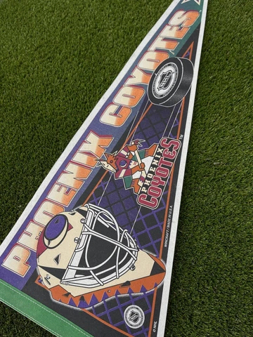 VINTAGE PHOENIX COYOTES TEAM FELT PENNANT-NHL HOCKEY 12"x30" HOCKEY PUCK & MASK Cover