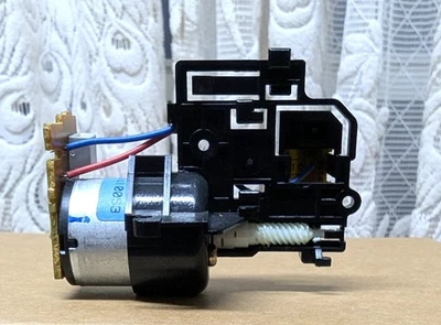 ELECTRIC MOTOR ASSEMBLY 19JU10053 FOR A WORLD MODEL WR1000A VCR - Image 1 of 4