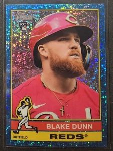 2025 Blake Dunn Topps Heritage Chrome Light Blue Sparkle RC Cincinnati Reds #51 - Bild 1 von 2