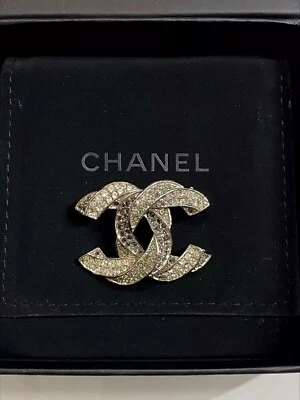 Broche cristal chanel cc twist Foto 1 de 4