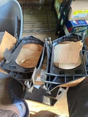 (1) Оригинальный новый из старых запасов Mopar 1991-94 Dodge тени фары головного света адаптер кронштейн - Изображение 1 из 4