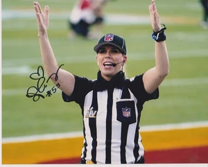 Foto firmada por Sarah Thomas árbitro 8x10 con certificado de autenticidad NFL #1 - Imagen 1 de 1