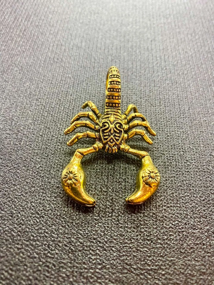 Смелый золотой и черный тон скорпион подвеска - унисекс хип-хоп модные ювелирные изделия - Изображение 1 из 4