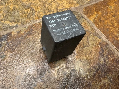 1981-89 Chevy C10 C20 GMC K5 Blazer Suburban Hazard Flasher Relay 09442872 - Image 1 of 2