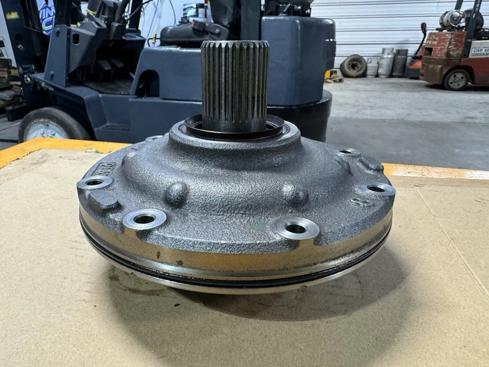 Bomba de transmissão 32560-U2260-71 Toyota empilhadeira 8FGU15 boa usada 3202-11 - Imagem 1 de 4