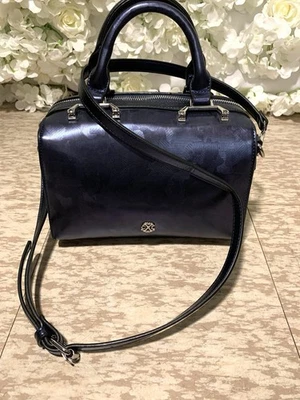 Cartera rápida CXL de Christian LaCroix Chloe azul marino profundo Foto 1 de 4