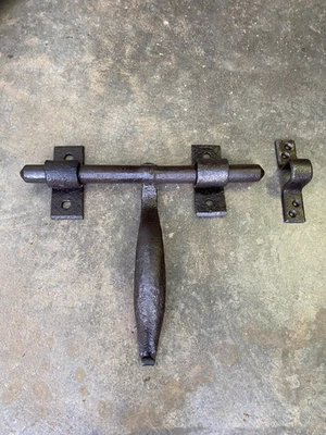 Ancien verrou poignée cochonnier en fer forgé, serrure targette ferrure penture - Photo 1/4