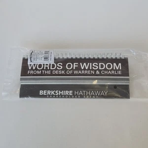 Libro de citas abatible Warren Buffett Charlie Munger Palabras de sabiduría 2025 Berkshire NUEVO - Imagen 1 de 4