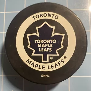Toronto Maple Leafs NHL 2000 Official Game Hockey Puck - InGlasCo - Picture 1 of 5