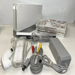 Pacchetto console videogiochi Nintendo Wii RVL-001 (USA) - bianca - testata - con 4 giochi - Foto 1 di 14