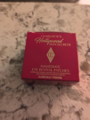 Charlotte Tilbury Hollywood Immediate Eye Revival Patches 93g.  60 Patches - Image 1 of 4