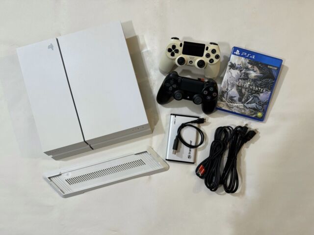 Sony Playstation 4 w/ Accessories, 500GB, CUH-1115A - Glacier White