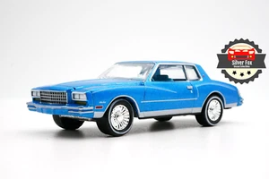 Chevy Monte Carlo 1980 modelo de coleccionista a escala 1:64 azul brillante enganche azul brillante - Imagen 1 de 10