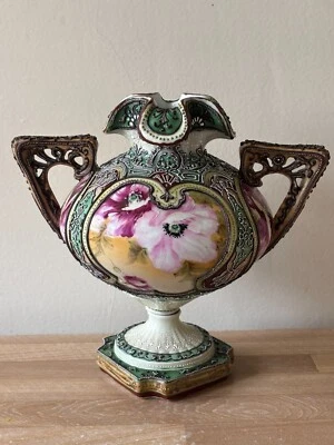 Lovely Japanese Nippon Large Moriage Vase Pink Roses circa 1900 - Image 1 of 4