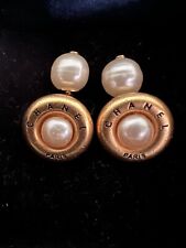 CHANEL VINTAGE  93A NEW 24K GOLD PEARL CHANEL LOGO GOLD CHAIN CUFFLINKS BOX