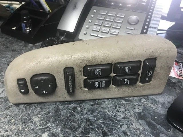 Interruptor de puerta delantera del conductor maestro del conductor se adapta a 00-02 SUBURBAN 1500 3652 Foto 1 de 1
